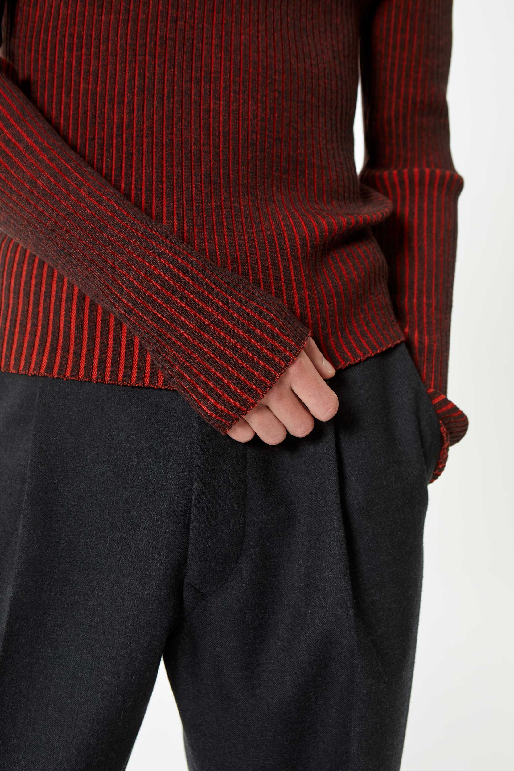 FUNNEL NECK CONTRASTED SWEATER la