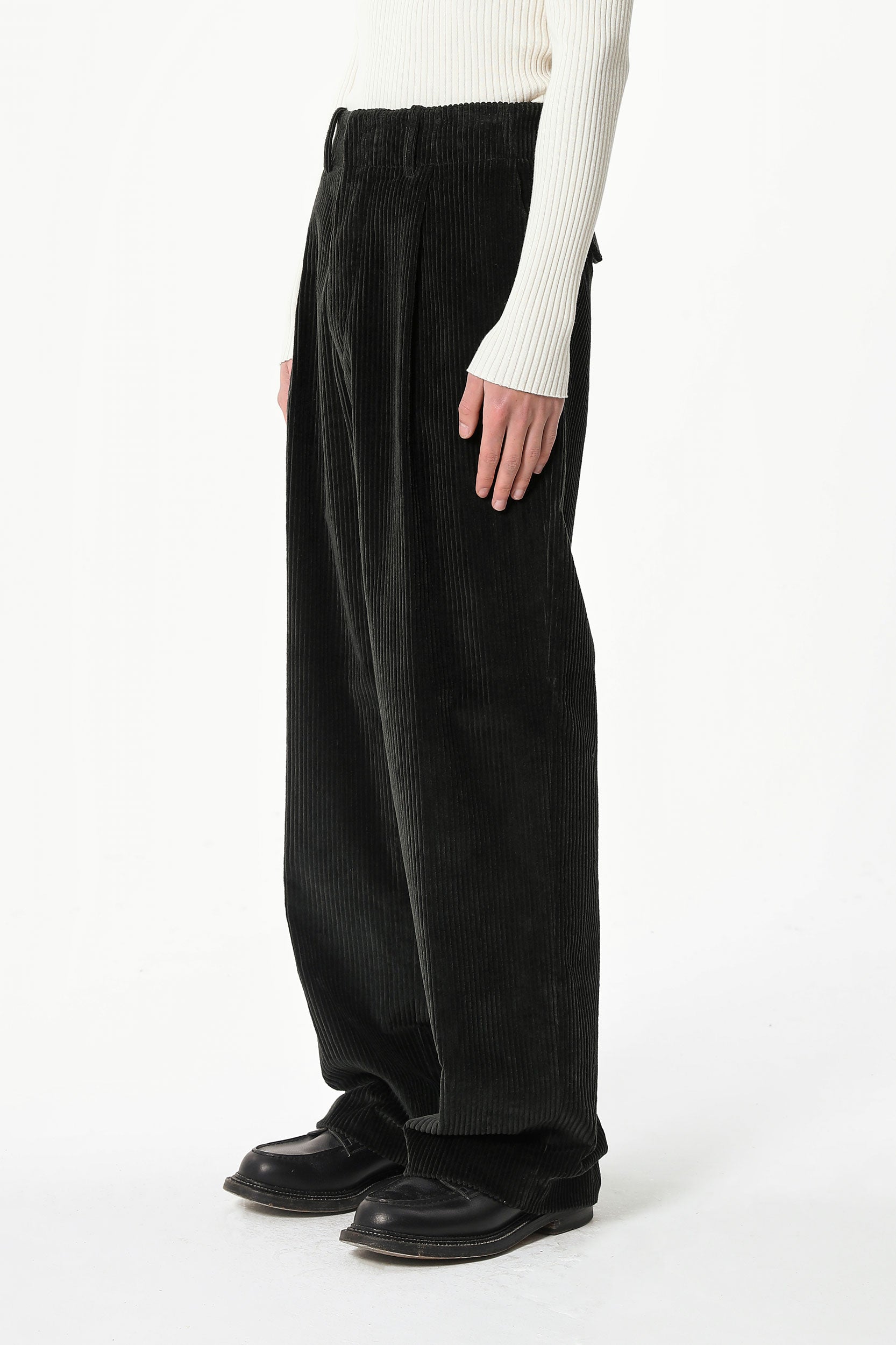 WIDE PLEATED CORDUROY TROUSERS