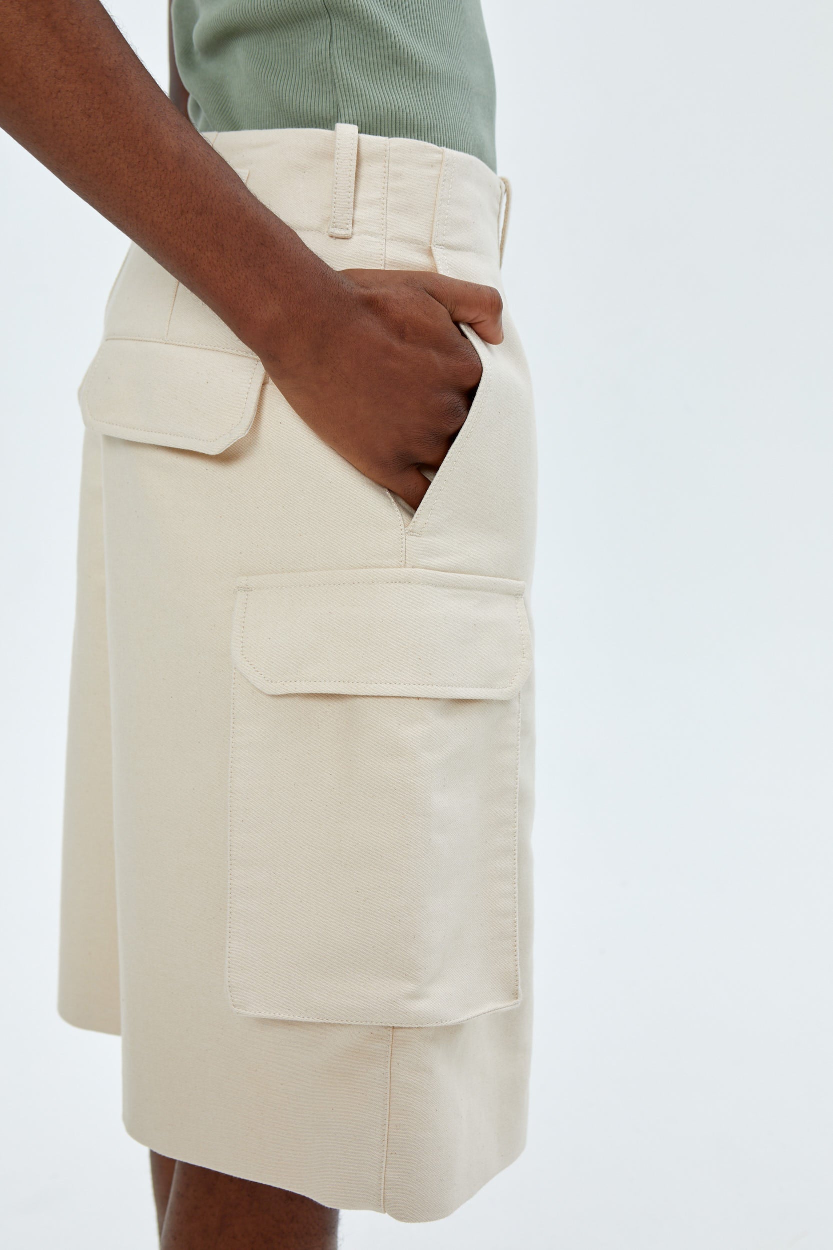 WIDE STICH DETAIL FLAP-POCKET SHORT - UNIFORME