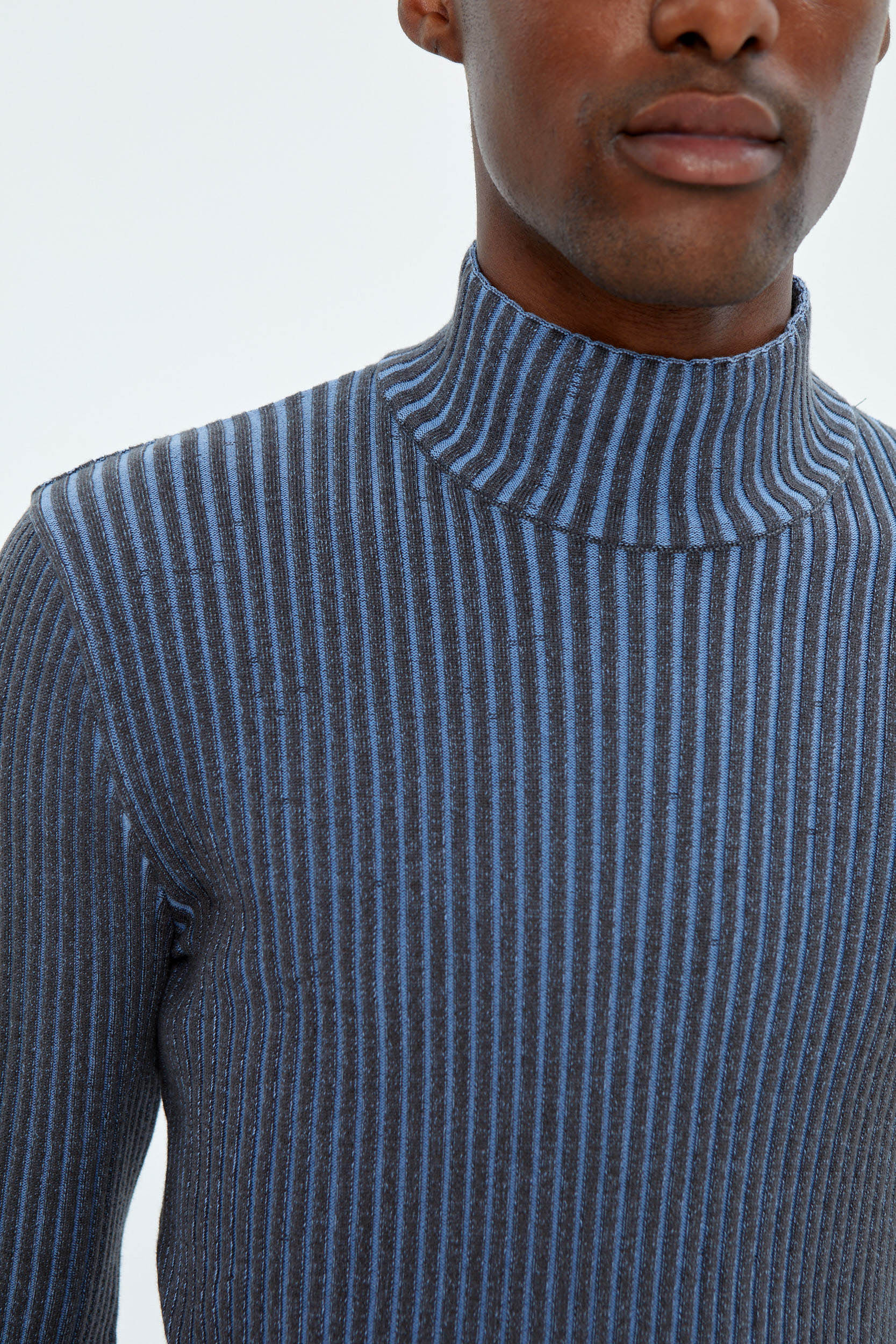 FUNNEL NECK CONTRASTED SWEATER - UNIFORME