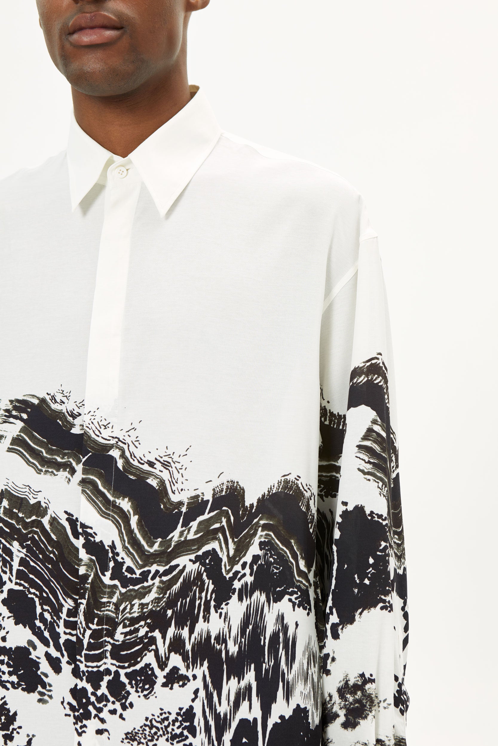 OVERSIZED PRINTED SHIRT x ABDELKADER BENCHAMMA  - UNIFORME
