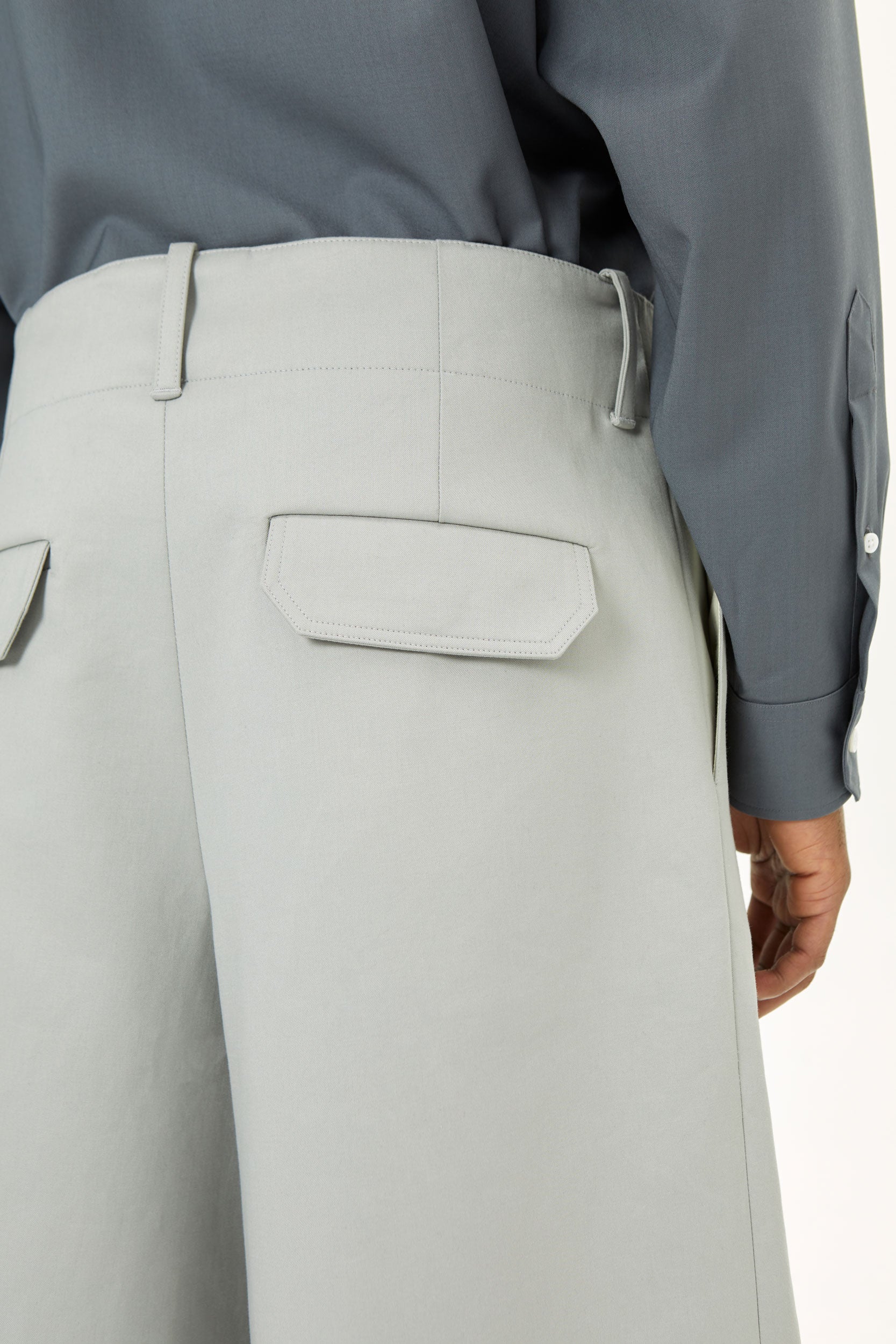 PLEATED WIDE GREY COTTON SHORTS