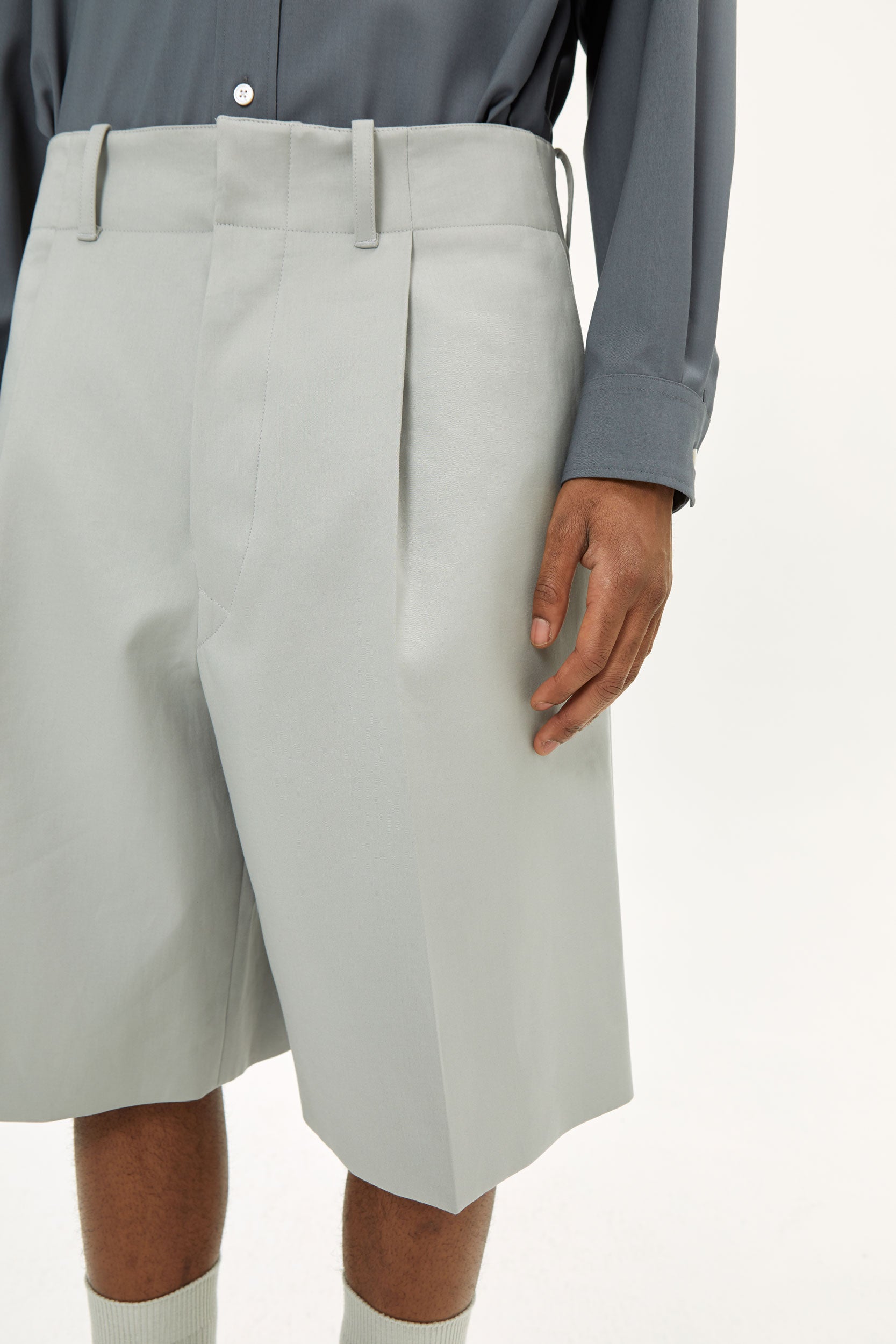 PLEATED WIDE GREY COTTON SHORTS