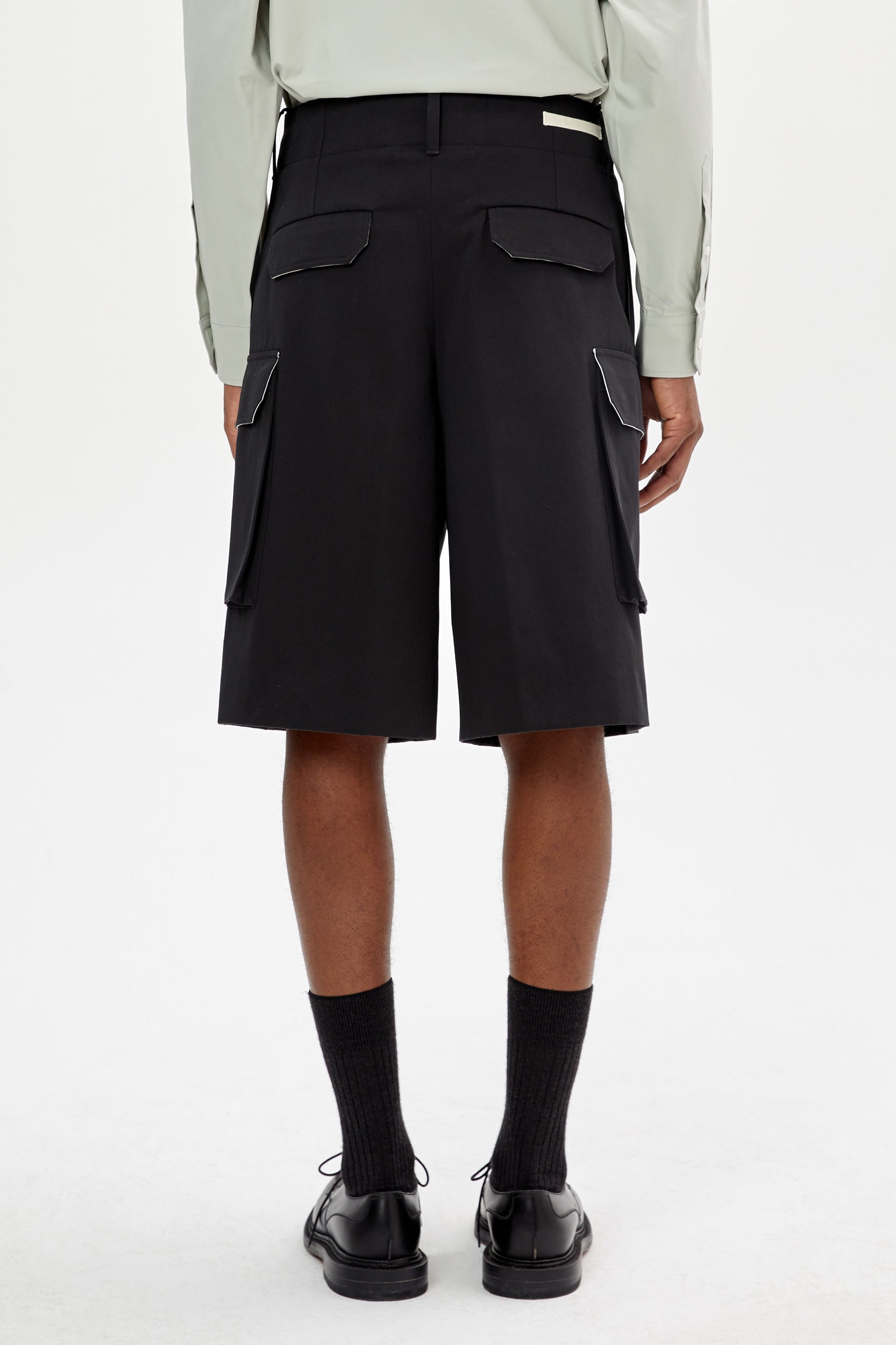 WIDE PLEATED CARGO SHORTS